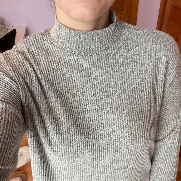 Cropped Sweater - Picture 4 of 6